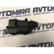 Моторчик лючка паливного баку Opel Astra H 2007-2010 13158426